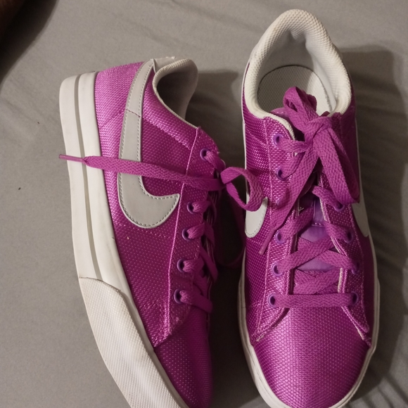 Nikes - Picture 3 of 3